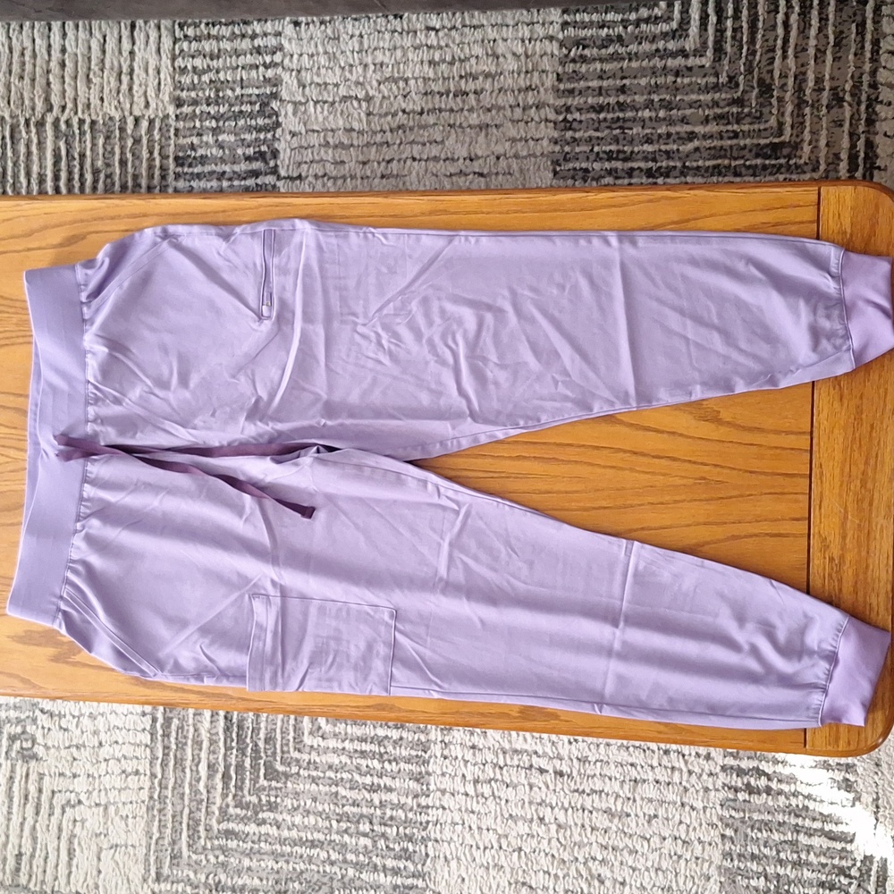 Women's Scrub Set.Jogger Pants Sz Lg With 7 Pockets * Scrub Top Sz. Lg 4 Pockets